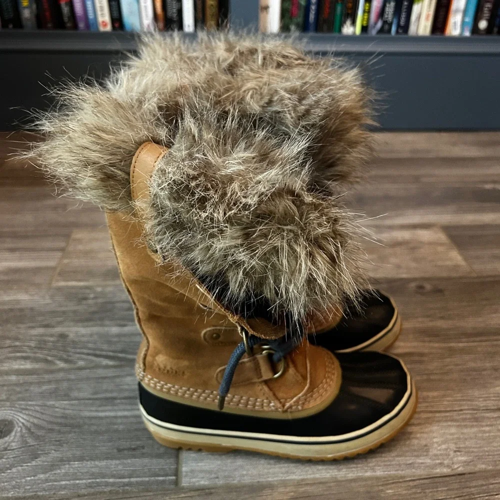 Sorel Womens Joan of Arctic Boots Tan Suede Fur Trim Lace Up Waterproof Size 6.5